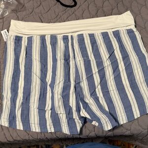 BNWT XXL Maternity Old Navy Blue and White Striped shorts